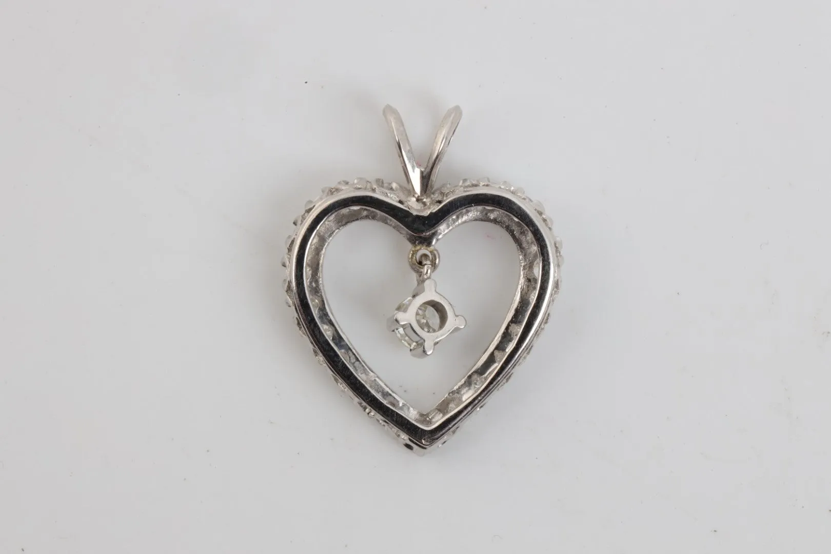 10k White Gold 0.91tcw Diamond Heart Pendant (2.72g.)