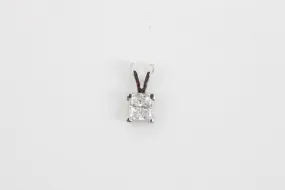 14k White Gold 0.46tcw Diamond Pendant (0.65g.)