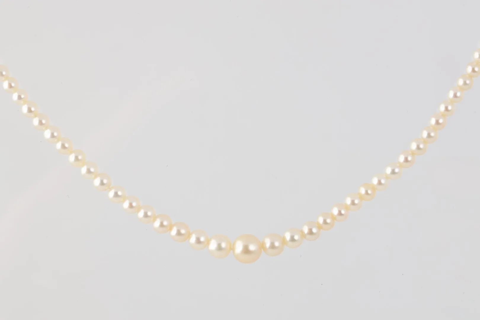 15.5" 14k White Gold Diamond Clasp Pearl Necklace (5.61g.)