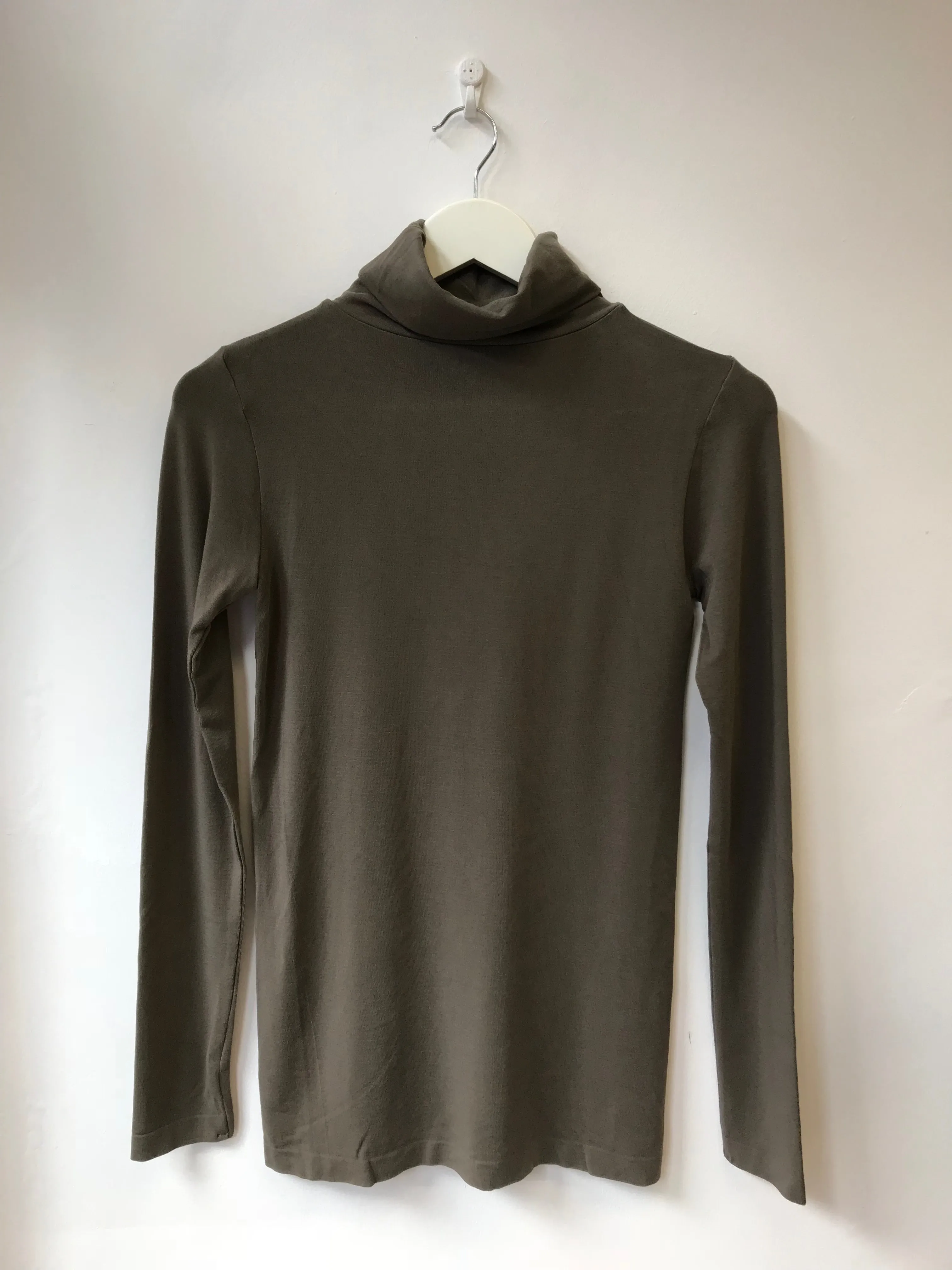 Bamboo basic one size turtle neck- various colours