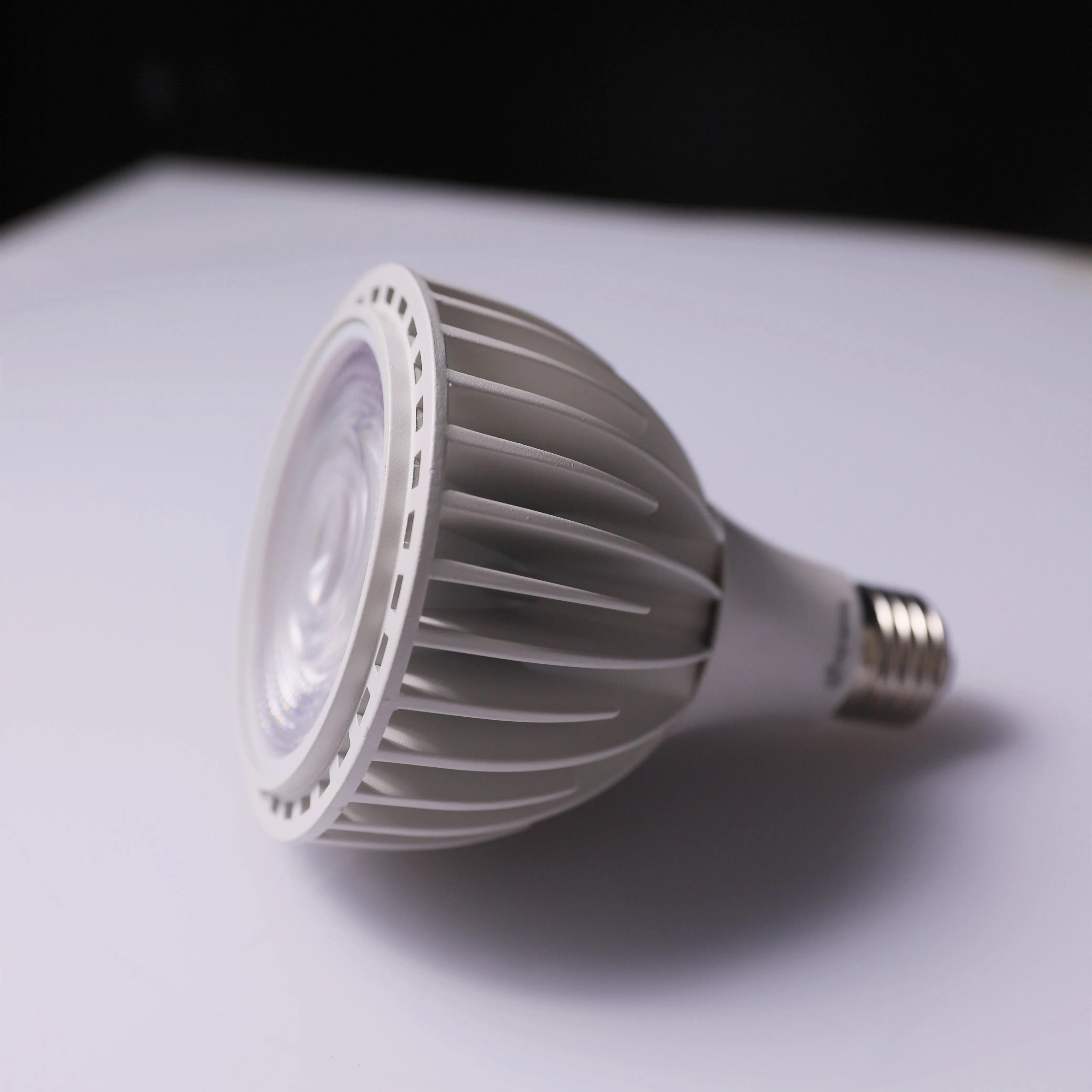 CRI-MAX CRI 95  20W Dimmable PAR30 LED Bulb 3000K