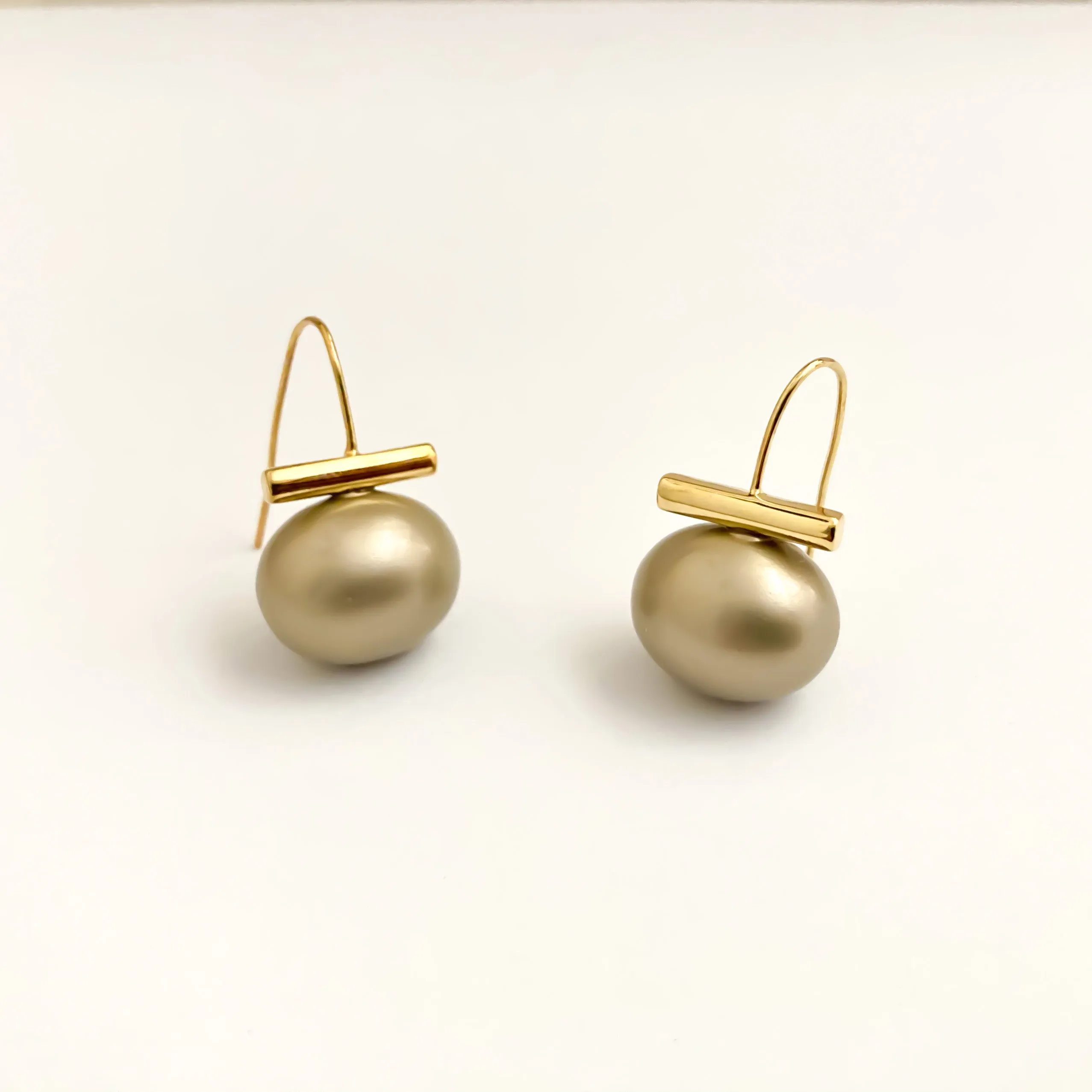 Ohelo Pearl Earrings