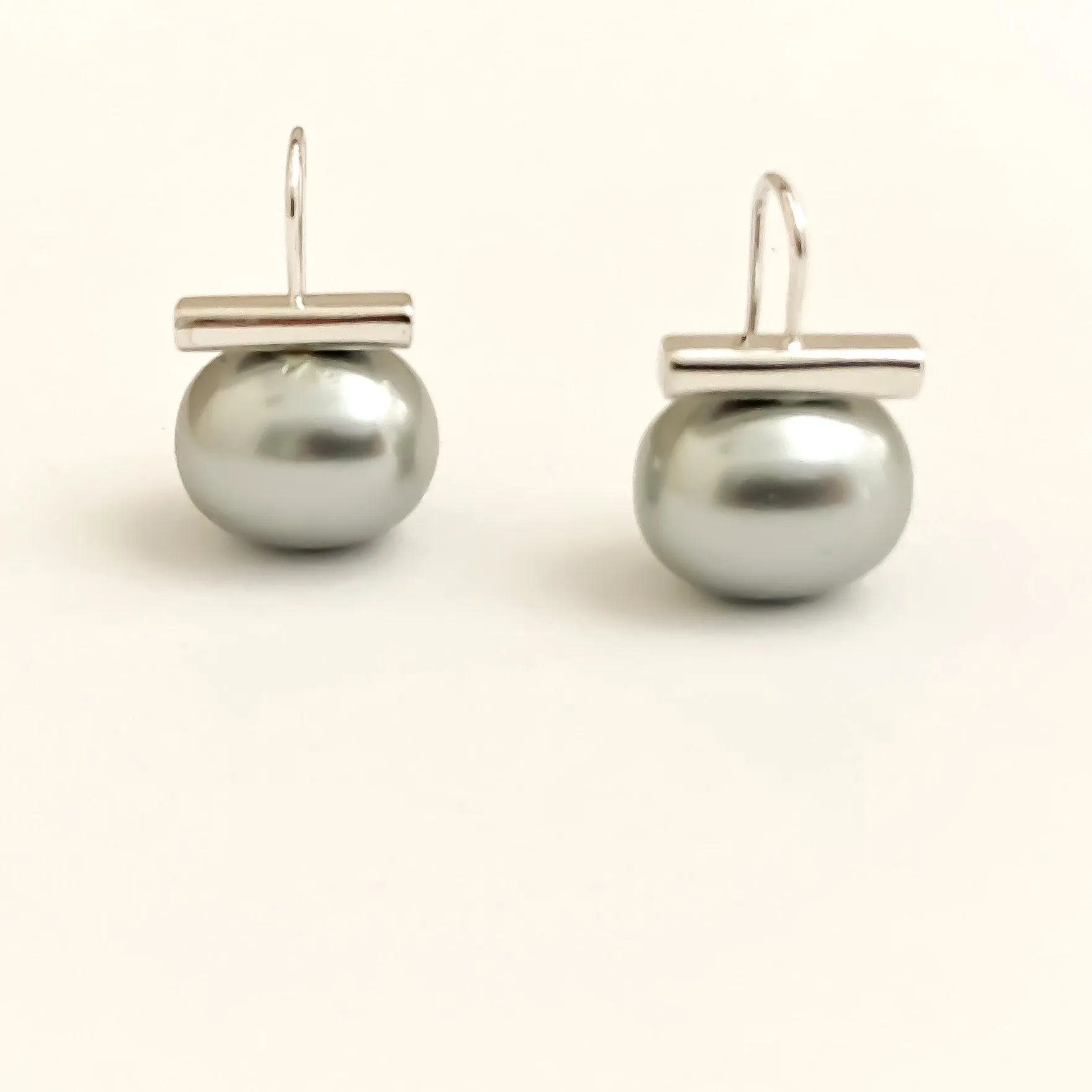 Ohelo Pearl Earrings